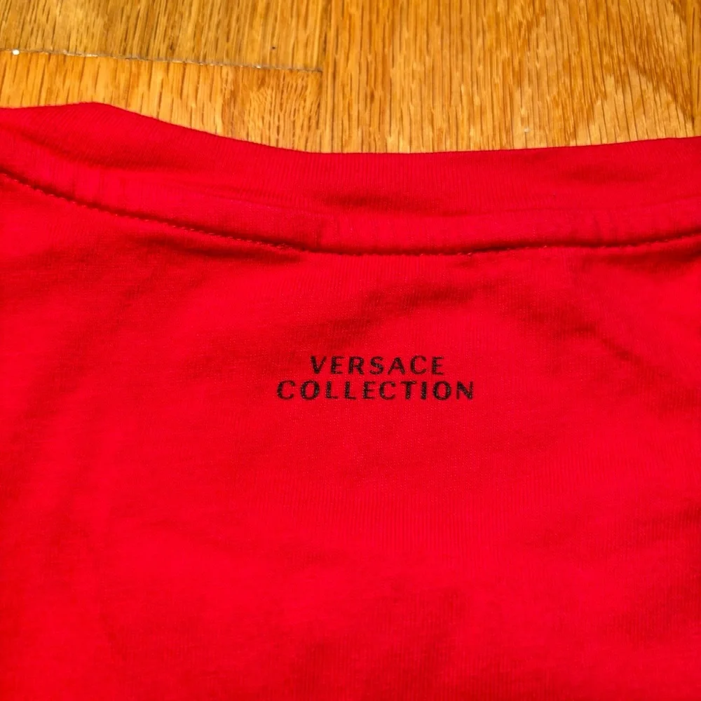 SOLD - Versace Medusa Logo Red Silver Black Tshirt - Picture 6 of 7